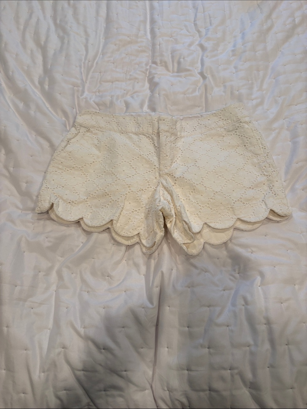 Lilly Pulitzer Cream Eyelet Scallop Hem Shorts